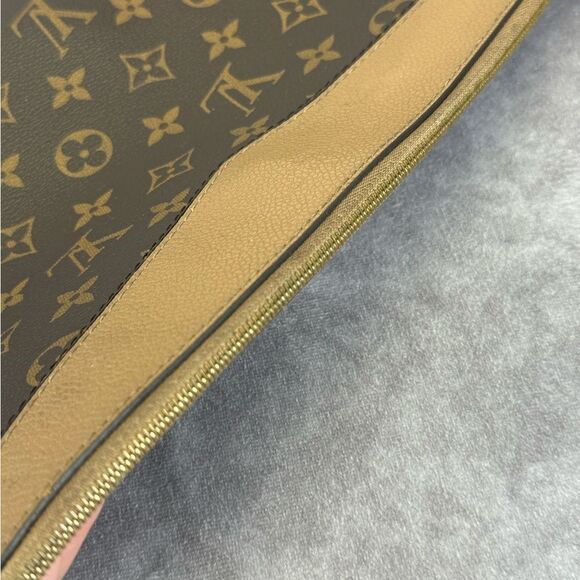 Louis Vuitton Daily Monogram Canvas Large Clutch Pouch - Picture 8 of 13